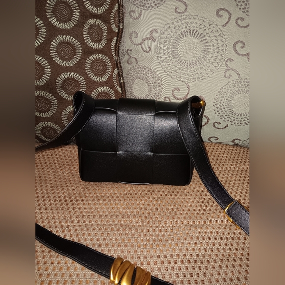 Bottega Veneta small leather cassette bag - Picture 2 of 7